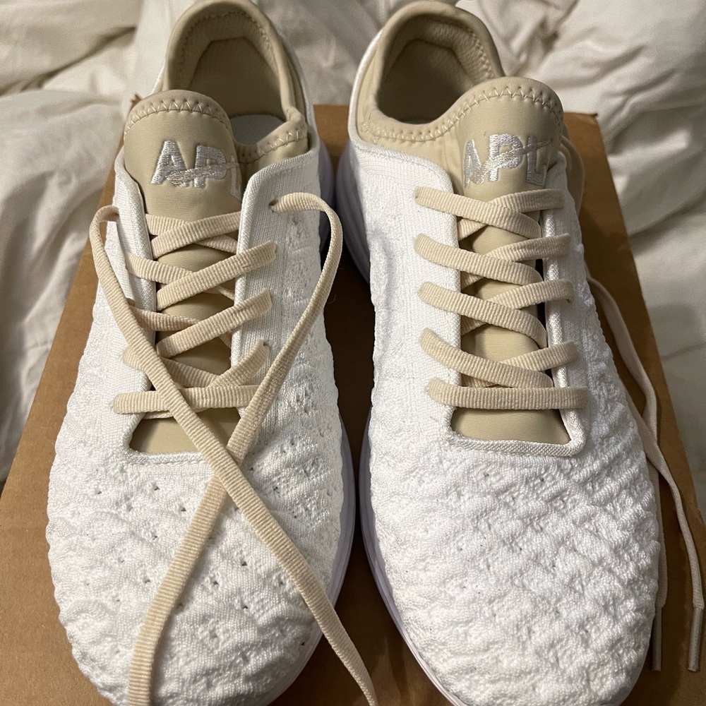 Womens apl running shoes